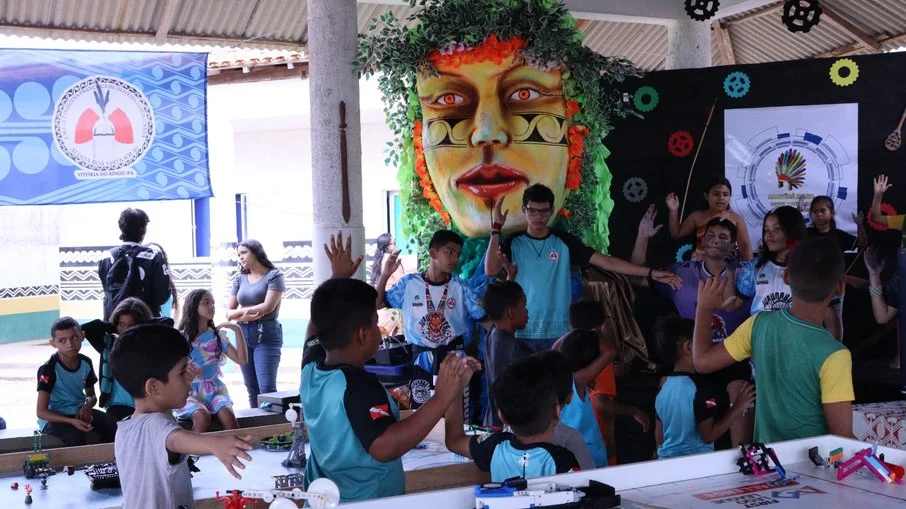 Jovens indígenas aprendem robótica na Amazônia Jovens indígenas aprendem robótica na Amazônia