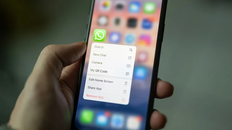 Reinstalar o aplicativo do WhatsApp pode resolver o problema de conexão Reinstalar o aplicativo do WhatsApp pode resolver o problema de conexão