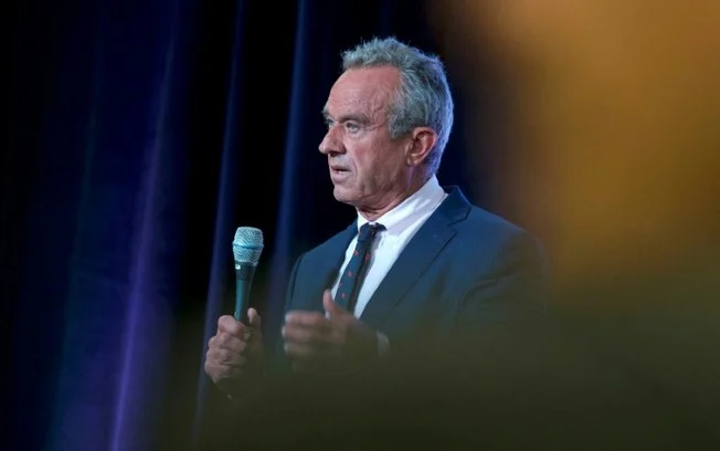 O ex-presidente e candidato republicano à Casa Branca, Donald Trump, anunciou que Robert F. Kennedy Jr. (foto), membro do clã político mais famoso dos Estados Unidos e ativista antivacinas, desempenhará um O ex-presidente e candidato republicano à Casa Branca, Donald Trump, anunciou que Robert F. Kennedy Jr. (foto), membro do clã político mais famoso dos Estados Unidos e ativista antivacinas, desempenhará um
