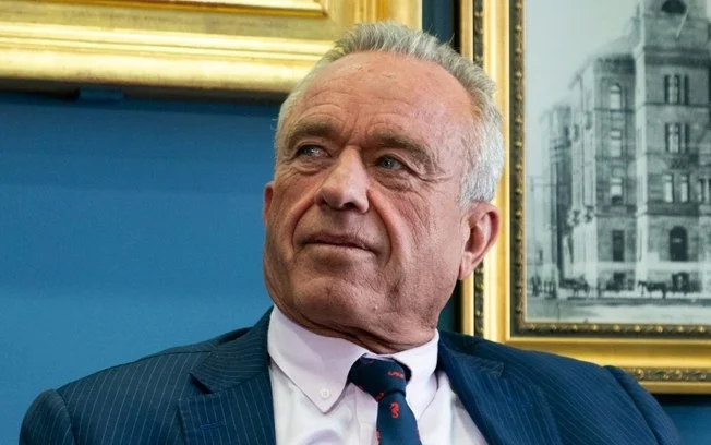 O futuro ministro da Saúde de Donald Trump, Robert F. Kennedy Jr., uma figura importante no movimento antivacina, no Capitólio em Washington, 9 de janeiro de 2025 O futuro ministro da Saúde de Donald Trump, Robert F. Kennedy Jr., uma figura importante no movimento antivacina, no Capitólio em Washington, 9 de janeiro de 2025