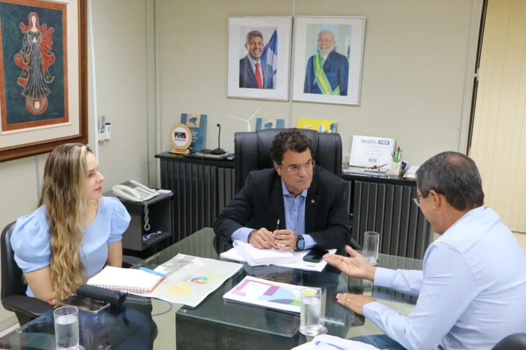 Almir Moraes proprietário da captar agrobusiness empresa de confinamento de gado em LEM e o secretário da SDE, Angelo Almeida