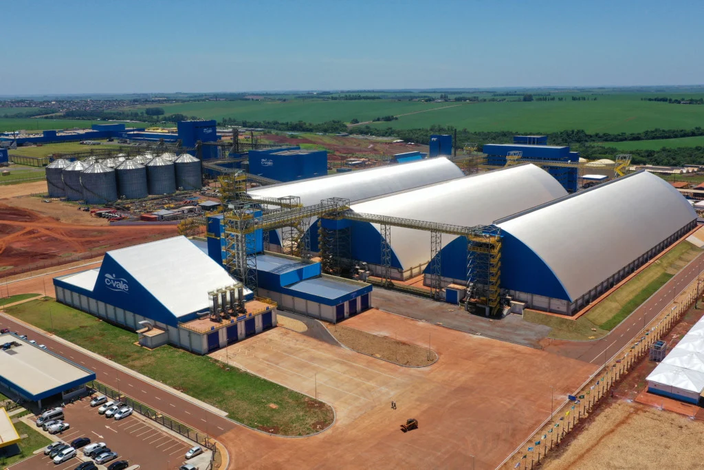 O empreendimento da cooperativa C.Vale recebeu um investimento de R$ 1 bilhão e tem capacidade de processar 60 mil sacas de soja por dia
