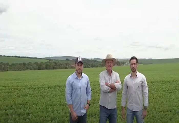Oli Fiorese e filhos - Personagem Soja Brasil