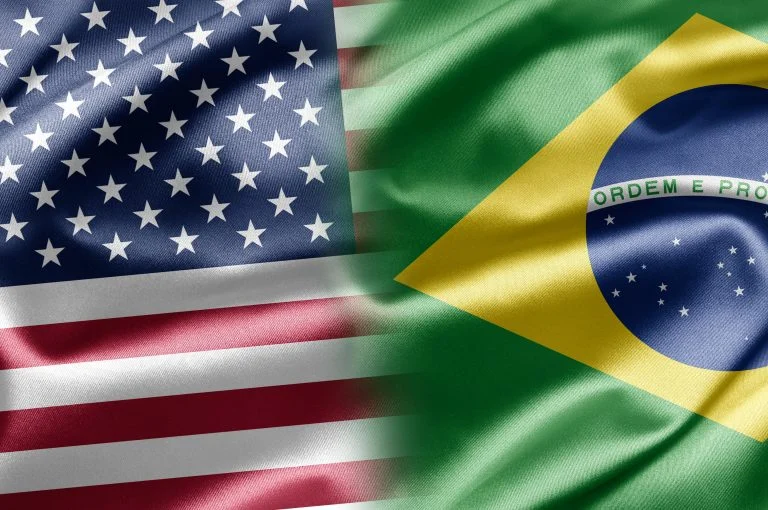 Bandeiras do Brasil e dos EUA