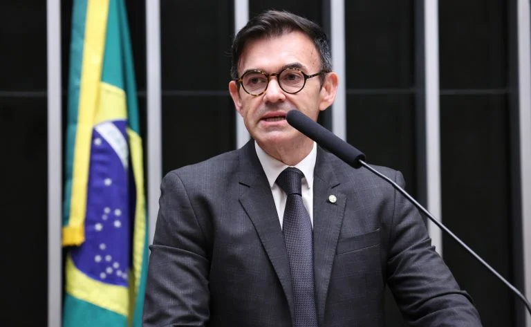 Deputado Raniery Paulino (Republicanos-PB) fala no Plenário da Câmara dos Deputados
