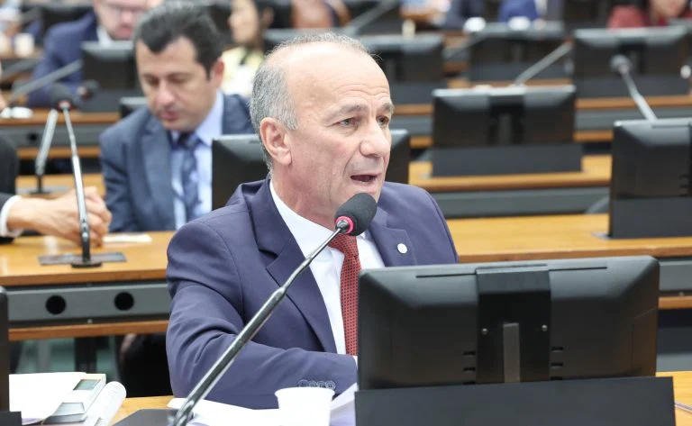 Discussão e votação de propostas legislativas. Dep. Helder Salomão (PT - ES)