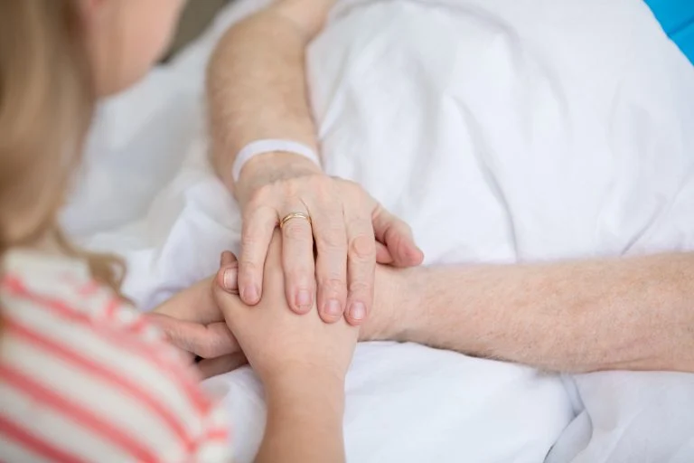 Saúde- geral - visita hospitalar - internação - idoso - pessoa internada