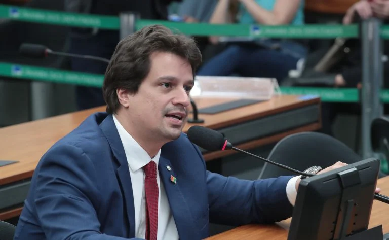 Deputado Lucas Ramos (PSB-PE) fala em comissão na Câmara dos Deputados