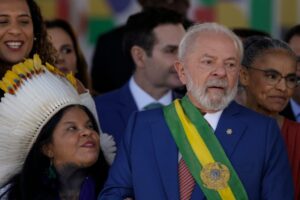 Lula e ministra Guajajara