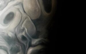 Sonda Juno tira foto de Júpiter que parece mostrar rosto nas nuvens