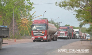 Greve de auditores fiscais provoca fila de caminhões na fronteira com a Bolívia