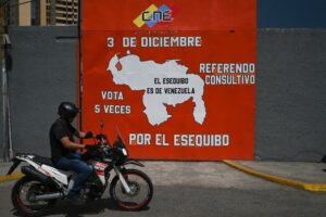 Venezuelanos votam a favor de anexar região da Guiana que é alvo de disputas
