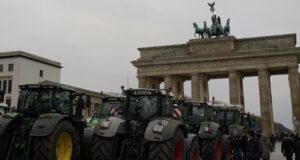 Agricultores bloqueiam estradas em protesto na Alemanha