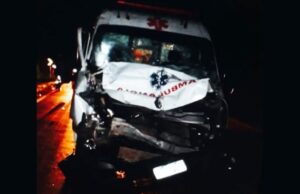 Ambulância de Coxim colide com caminhão na Ponte do Pererinha na BR-163