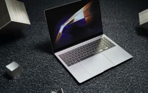 CES 2024 | Galaxy Book 4 vai usar o Copilot para enviar mensagens no celular