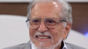 Carlos Alberto de Nóbrega recebe alta após ficar na UTI