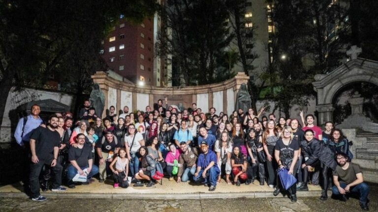 Cemitério da Consolação realiza passeio noturno na véspera do feriado