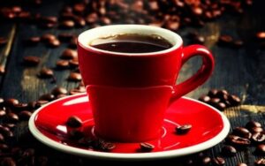 Consumo de cafeína na quantidade certa traz benefícios para a saúde