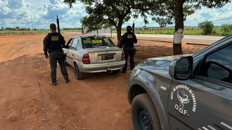 Jovem com tornozeleira eletrônica é preso com carro furtado