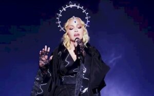 Madonna erra nome de cidade durante show e pede desculpas