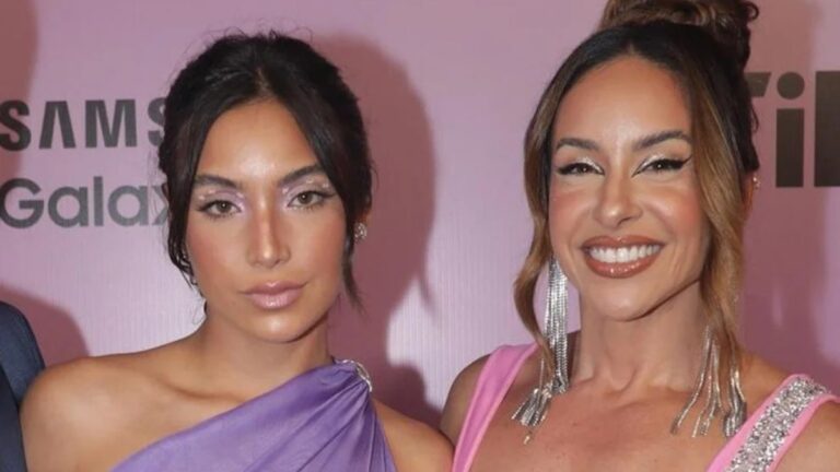 Mãe de Vanessa Lopes aproveita "surto" para fazer publi de maquiagem