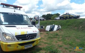 Motorista dorme e veículo sai da pista na BR-163 em Coxim