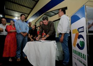 Na inauguração de escola com apoio do Governo, obra na MS-289 é anunciada em Amambai