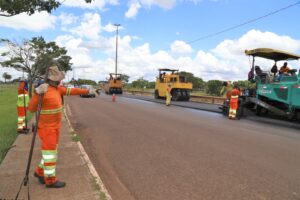 Prefeitura avança com execução do primeiro recapeamento da Avenida Duque de Caxias