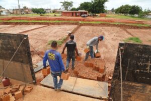 Prefeitura avança na construção de moradias para as famílias da comunidade Mandela