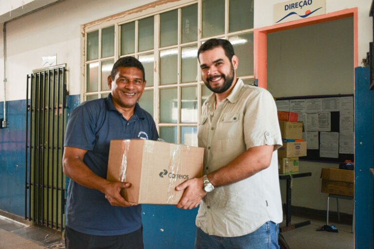 Prefeitura de Campo Grande recebe doação de 66.240 livros novos para educação infantil
