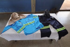 Prefeitura entrega novos uniformes e itens de proteção a servidores que cuidam da limpeza e manutenção da cidade