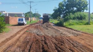 Prefeitura inicia cascalhamento da linha de ônibus no Jardim do Córrego e realiza manutenção de outras ruas do bairro