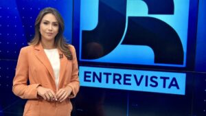 Repórter que se demitiu da CNN estreia como apresentadora na Record