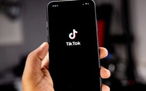 Saiba por que milhares de músicas famosas devem sair do TikTok