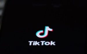 TikTok testa vídeos de até 30 minutos e mira hegemonia do YouTube