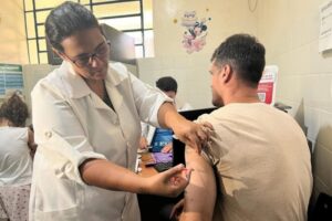 Vacinação contra dengue pode ser feita em três pontos neste sábado