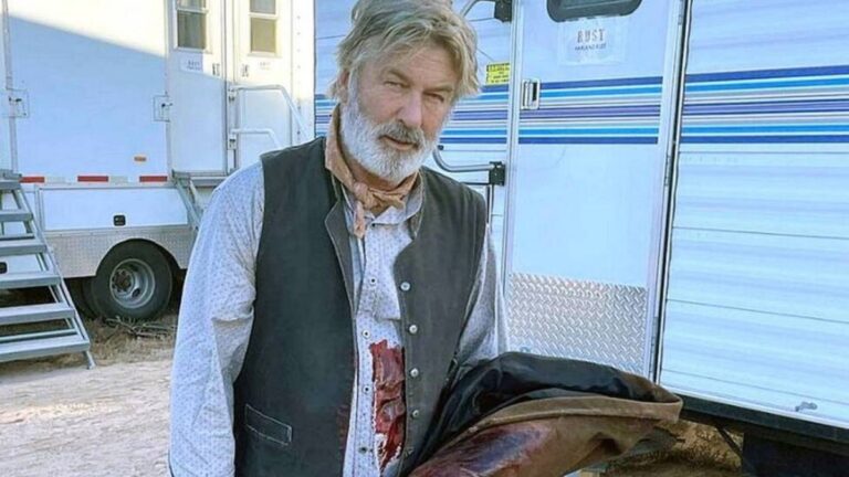 Alec Baldwin se declara inocente por morte de diretora em set