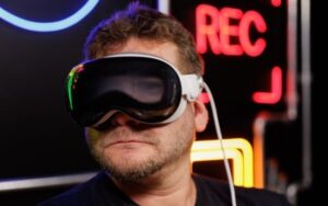 Apple Vision Pro tem queda expressiva de demanda, aponta analista