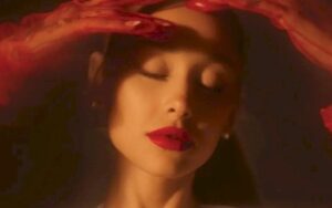 Ariana Grande anuncia 'Eternal Sunshine' em vinil vermelho