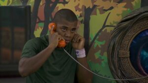 BBB 24: Davi atende ao Big Fone, fica imune e divide casa em 2 grupos