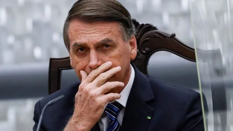 Bolsonaro alterou minuta de decreto golpista que previa novas eleições