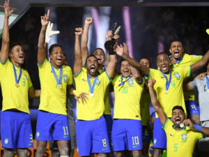 Brasil vence Itália e é hexa da Copa do Mundo de Futebol de Areia
