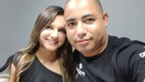 Cantora de forró e marido morrem afogados dentro de carro no Ceará