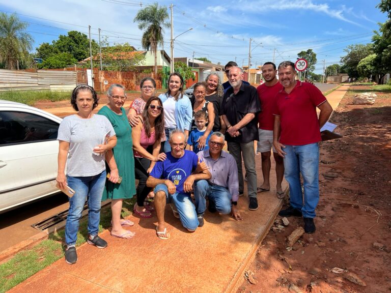 Com pavimentação e drenagem concluída, moradores da Rua dos Gonçalves comemoram