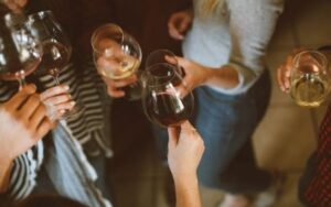 Consumo moderado de álcool pode fazer bem para o intestino