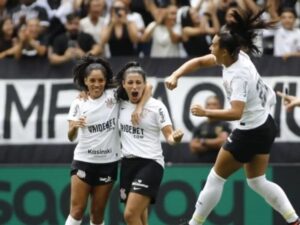 Corinthians vence o Cruzeiro e é campeão da Supercopa feminina