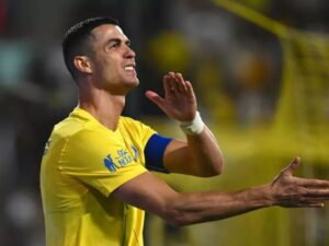 Cristiano Ronaldo leva suspensão e multa por gestos obscenos