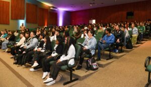 Curso preparatório gratuito para o Enem 2024 começa com aulão no próximo sábado (2)