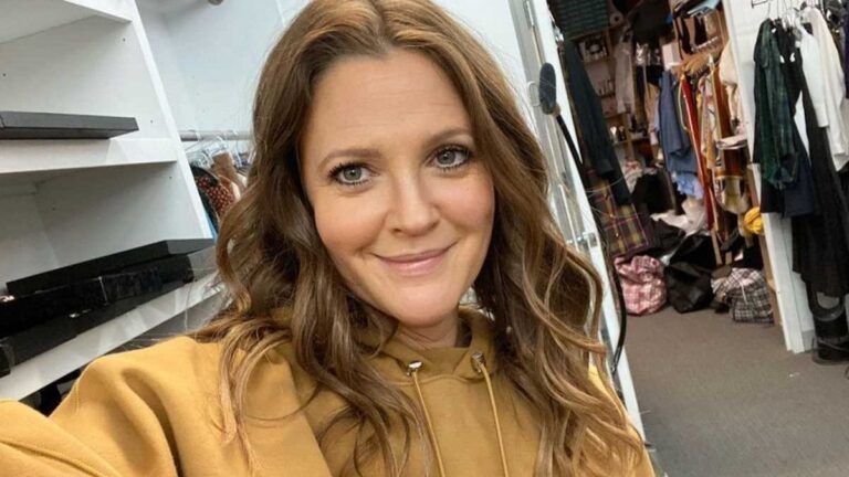 Drew Barrymore relembra vícios e internações na infância: "Perdi tudo"