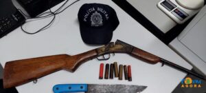 Homem é preso por posse ilegal de arma de fogo e ameaça à esposa em Coxim